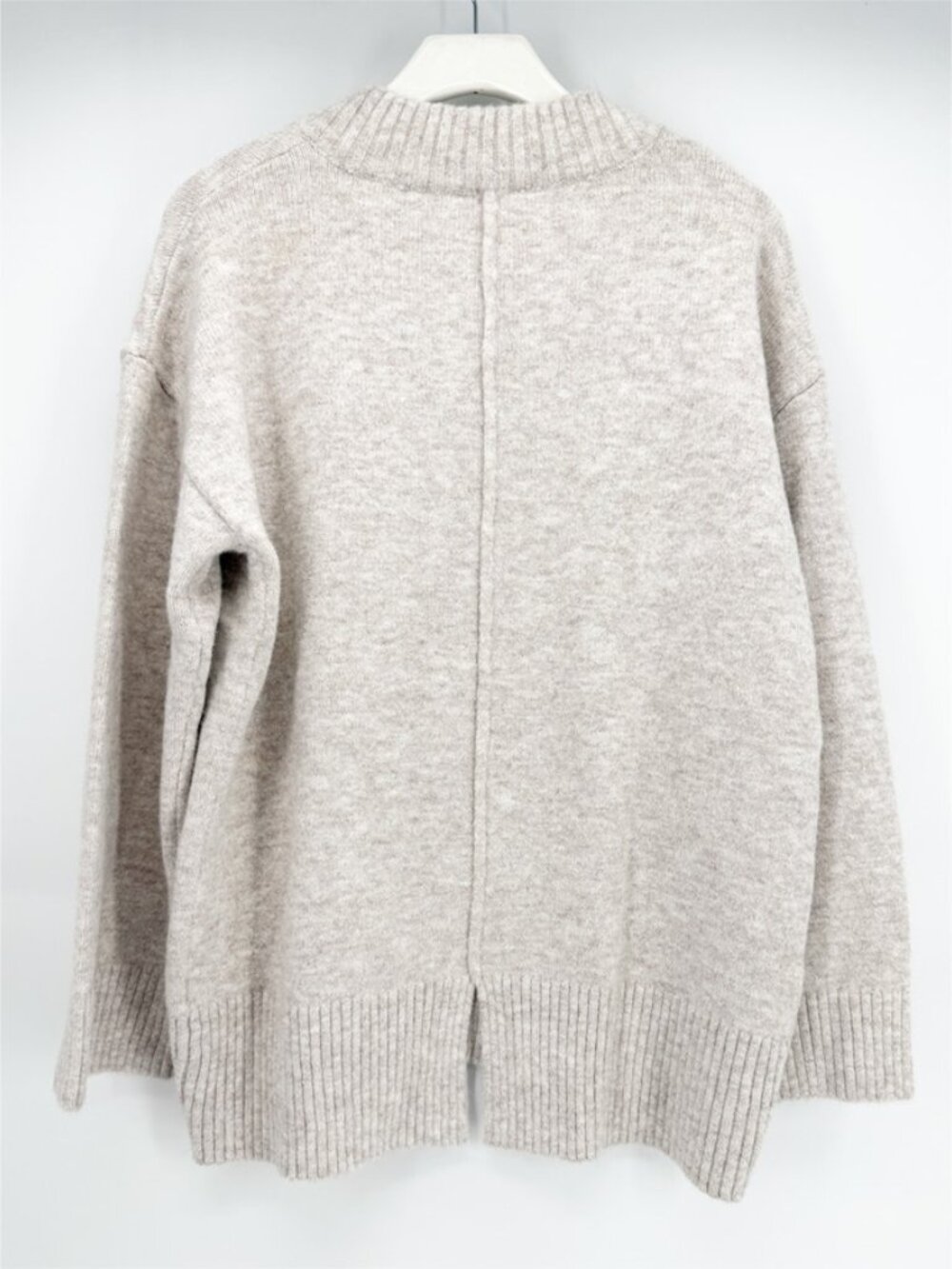 Flat White Medium Beige Thick Knit Mila V-Neck Sweater Pullover - Picture 3 of 9